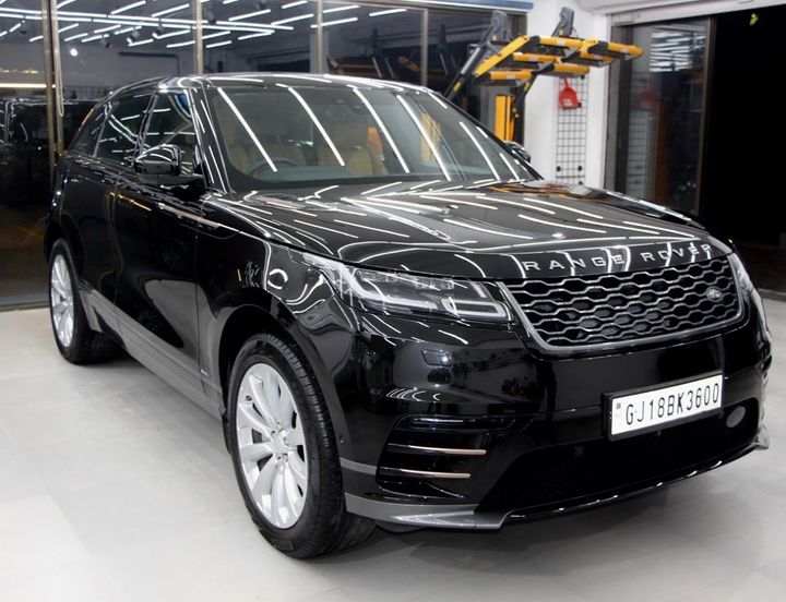 Range Rover Velar Protected by Ceramic Coating 🔥

Benefits of Ceramic Coating👇     

🔺9H Hardness coat   
🔺Remove Swirl marks  
🔺Weather Resistance   
🔺Mirror finish   
🔺Avoids UV rays   
🔺Water & Dust Repellent 

Call👉🏻 9909999135

or

Visit-www.creativemotors.in

#ceramiccoating #nanoceramiccoating #glasscoating #creativemotors #qualityovereverything  @ Ahmedabad, India