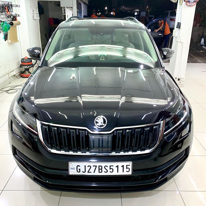 Skoda Kodiak got Protected by Ceramic Coating 🔥 

Benefits of Ceramic Coating👇     

🔺9H Hardness coat   
🔺Remove Swirl marks  
🔺Weather Resistance   
🔺Mirror finish   
🔺Avoids UV rays   
🔺Water & Dust Repellent 

#creativemotors

Call-9909999135
or
Visit-www.creativemotors.in

#ceramiccoating #nanoceramiccoating #glasscoating #ahmedabad #rajkot #qualityovereverything