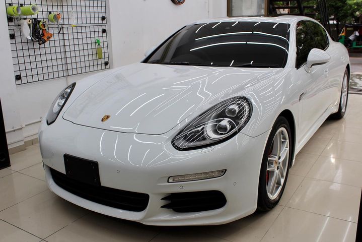 Porsche Panamera got Protected by Ceramic Coating 🔥

✅Scratch Resistant
✅Easy to Clean
✅Hydrophobic Coating
✅Long Lasting Shine
✅Weather Resistant

Creative Motors 
Best in Class Ceramic Coating Services

Call-9909999135
or
Visit-www.creativemotors.in

#ceramiccoating #nanoceramiccoating #glasscoating #porsche #panamera  @ Rajkot, Gujarat