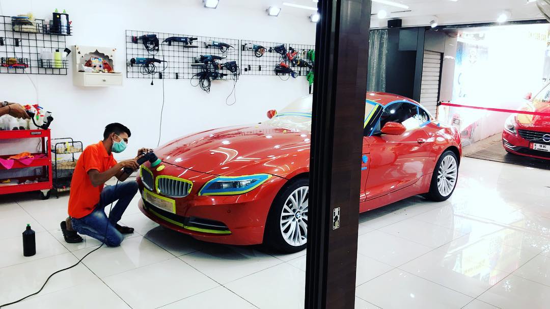 #bmw #z4 getting coated at Creative Motors Ahmedabad 
#Benefits: - Scratch Resistant - Easy to Clean & Maintain - High Glossy Shine - Highly Durable. 
Call- 99099 99135

#creativemotors #bikes #bikers  #microdetailing #ceramiccoatings #coatings  #glasscoatings #waterrepellant #scratchproof #supercars #Rajkot #ahmedabad #qualityovereverything