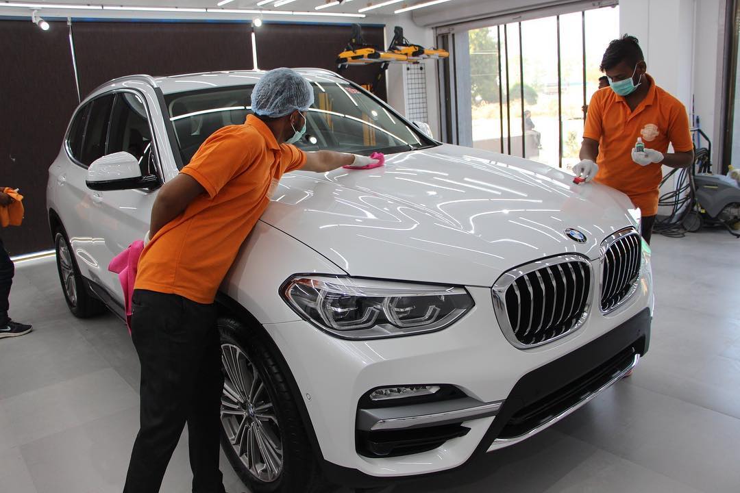 #Ceramic #Coating on #BMW #X3 at Creative Motors Ahmedabad

Before | Process | After Pictures in the Post 👇

Benefits of Ceramic Coating👇
🔺9H Hardness coat
🔺Removes swirl marks
🔺Weather Resistance
🔺Mirror finish
🔺Avoids UV rays
🔺Water & Dust Repellent
🔺Easy to Clean & Maintain

#specialistforceramiccoating

Address:
Creative Motors Ahmedabad
GF 12,13 ZION Prime,
Near Bagban Party Plot,
Off Sindhu Bhavan Road,
Ahmedabad ☎️ Call or Whats App - +91 99099 99137

#ceramiccoating #glasscoating #bestcoating #nanocoating #9hceramiccoating #Qualityovereverything #Bestornothing