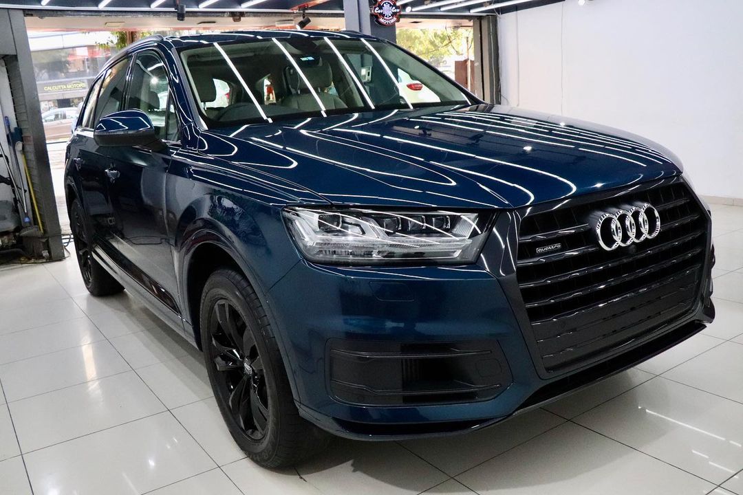 Ceramic Coating on Audi Q7🔥

Benefits of Ceramic Coating👇 ✅9H Hardness coat ✅Remove Swirl marks ✅Weather Resistance ✅Mirror finish ✅Avoids UV rays ✅Water & Dust Repellent 
Get the Best Ceramic Coating For your Car Today 
Call-9909999135 
or 
Visit-www.creativemotors.in