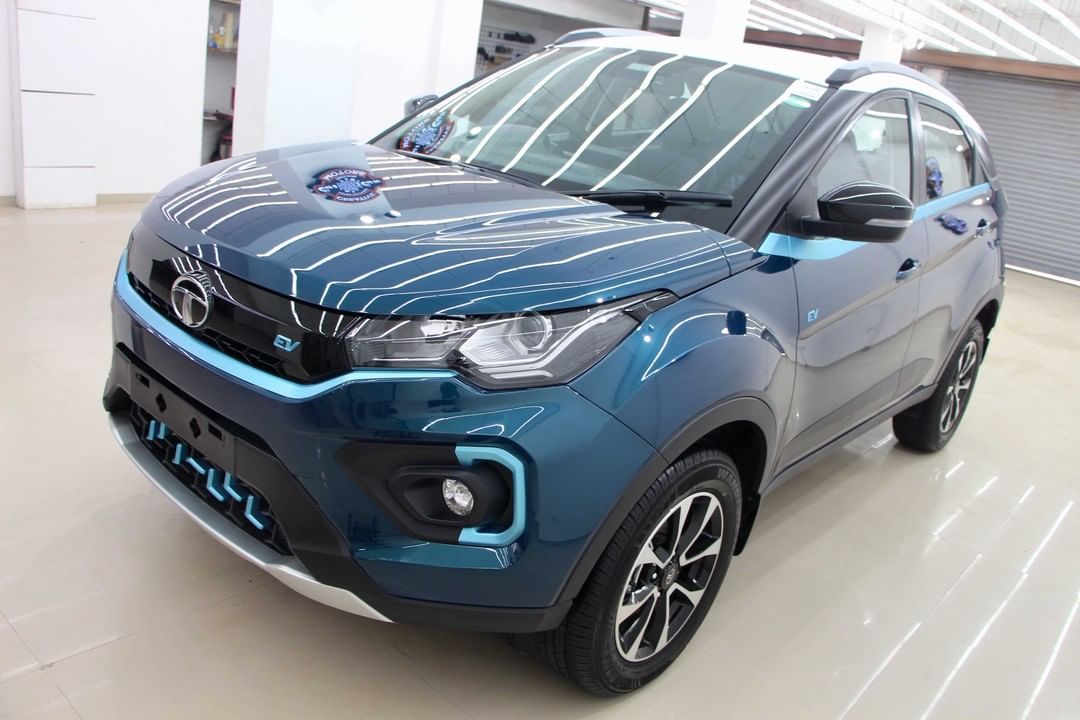 .
Ceramic Coating done on Tata Nexon EV 
.
Benefits of Ceramic Coating👇
✅9H Hardness - Scratch Resistant
✅Removes Swirl marks
✅Weather Resistance
✅Gives Mirror Finish
✅UV Protection
✅Anti Aging
✅Water & Dust Repellent
✅Easy to Clean & Maintain
✅Enhances the Paint

Get the Best Ceramic Coating Treatment done For your Car Today itself to Avoid Future Scratches & Aging Effects.

📞Call - +919909999135 ☎️
or 📲 - +919909999134

♐️Visit-www.creativemotors.in

Creative Motors ®️
📍 Location-1: Urvashi Complex, Mithakhali Six Roads, Ahmedabad
📍 Location-2: New York Tower, Thaltej, SG Highway Ahmedabad.
📍 Location-3: L-32, GHB, Akshar Marg, Rajkot.

❌ Beware of Cheap Coatings available in the market which merely protect the Paint.

#PaintProtection #tatanexonev #9hceramiccoating #NanoCeramicCoating #rajkot_diaries #RangiluRajkot #Rajkot_Instagram #Ahmedabad_Instagram #BestorNothing #ceramiccoating #QualityoverEverything